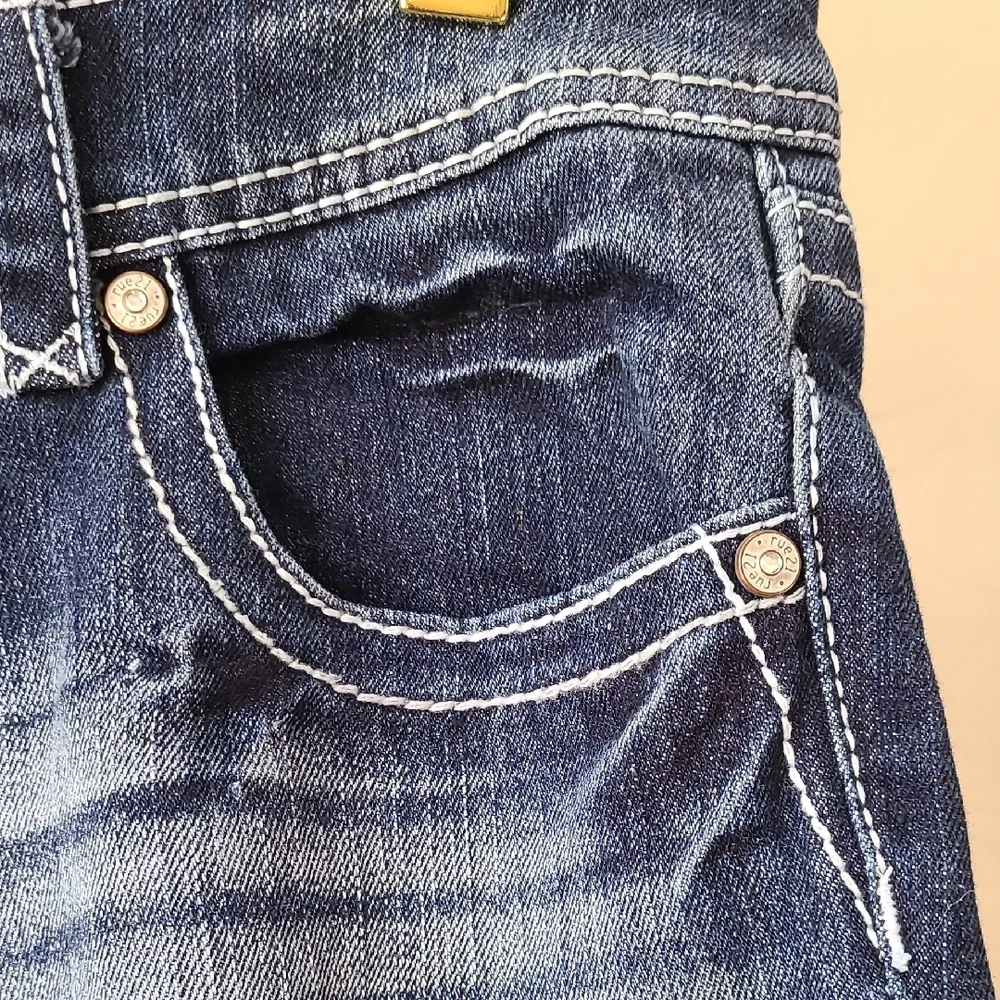 Rue21 Blue Bermuda Curvy Shorts Embroidered Distressed Cuffed Hem Sequin Sz 9/10